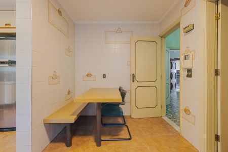 Casa à venda com 457m², 4 quartos e 4 vagasCozinha