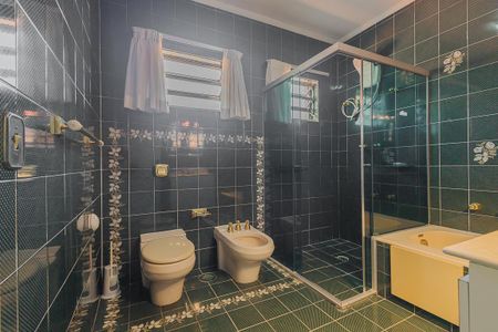 Casa à venda com 457m², 4 quartos e 4 vagasBanheiro da Suíte 2