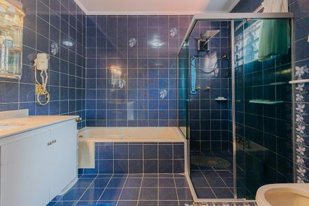 Casa à venda com 457m², 4 quartos e 4 vagasBanheiro da Suíte 1