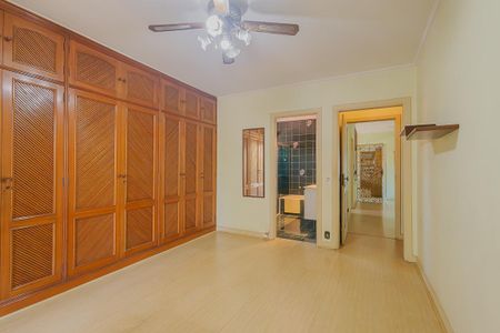 Casa à venda com 457m², 4 quartos e 4 vagasSuíte 2