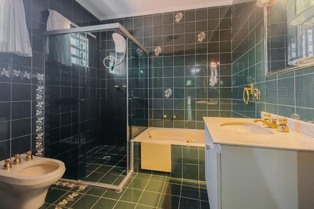 Casa à venda com 457m², 4 quartos e 4 vagasBanheiro da Suíte 2