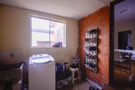 Casa à venda com 317m², 5 quartos e 2 vagas Casa à venda com 317m², 5 quartos e 2 vagasCasa 1 - Área de Serviço