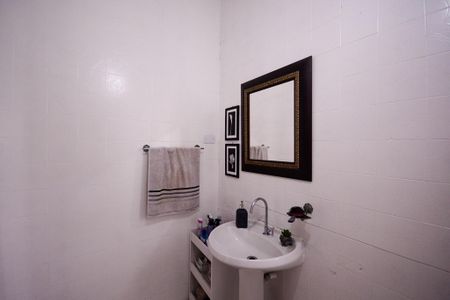 Casa à venda com 317m², 5 quartos e 2 vagas Casa à venda com 317m², 5 quartos e 2 vagasCasa 1 - Banheiro