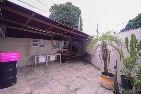 Casa à venda com 317m², 5 quartos e 2 vagas Casa à venda com 317m², 5 quartos e 2 vagasCasa 1 - Área de Lazer