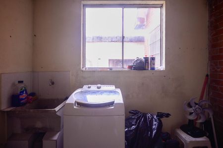 Casa à venda com 317m², 5 quartos e 2 vagas Casa à venda com 317m², 5 quartos e 2 vagasCasa 1 - Área de Serviço