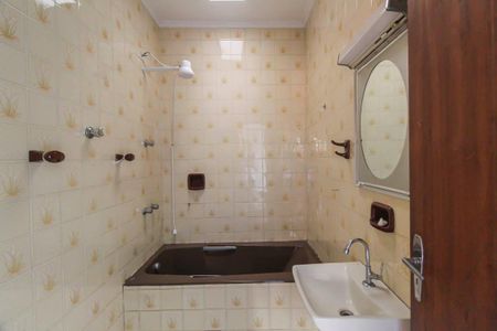 Casa à venda com 262m², 3 quartos e sem vaga Casa à venda com 262m², 3 quartos e sem vagaBanheiro da Suíte