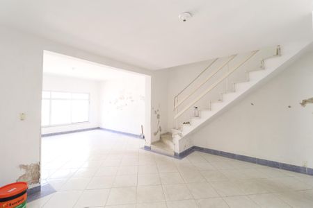 Casa à venda com 248m², 3 quartos e 7 vagas Casa à venda com 248m², 3 quartos e 7 vagasSala