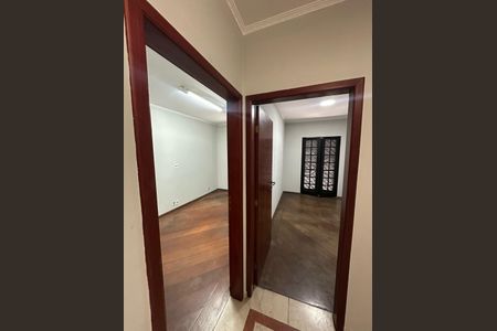 Casa à venda com 214m², 6 quartos e 2 vagasCorredor