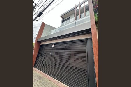 Casa à venda com 214m², 6 quartos e 2 vagasFachada
