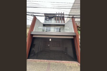 Casa à venda com 214m², 6 quartos e 2 vagasFachada