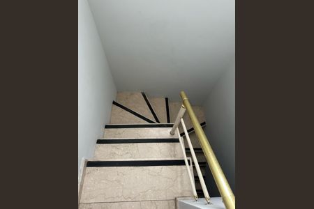 Casa à venda com 214m², 6 quartos e 2 vagasEscadas