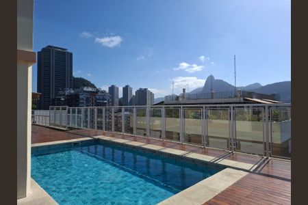 Apartamento à venda com 136m², 3 quartos e 1 vaga Apartamento à venda com 136m², 3 quartos e 1 vagaÁrea comum - Piscina