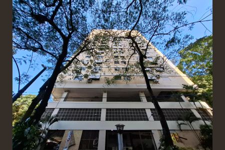 Apartamento à venda com 136m², 3 quartos e 1 vaga Apartamento à venda com 136m², 3 quartos e 1 vagaFachada
