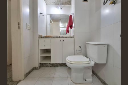 Apartamento à venda com 136m², 3 quartos e 1 vaga Apartamento à venda com 136m², 3 quartos e 1 vagaBanheiro Social