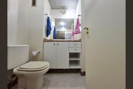 Apartamento à venda com 136m², 3 quartos e 1 vaga Apartamento à venda com 136m², 3 quartos e 1 vagaBanheiro da suíte