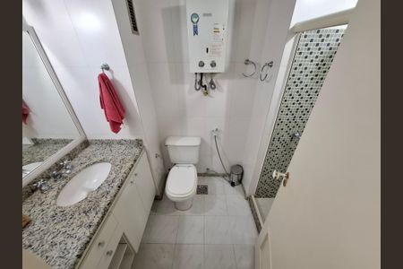 Apartamento à venda com 136m², 3 quartos e 1 vaga Apartamento à venda com 136m², 3 quartos e 1 vagaBanheiro Social
