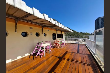 Apartamento à venda com 136m², 3 quartos e 1 vaga Apartamento à venda com 136m², 3 quartos e 1 vagaÁrea comum - Piscina