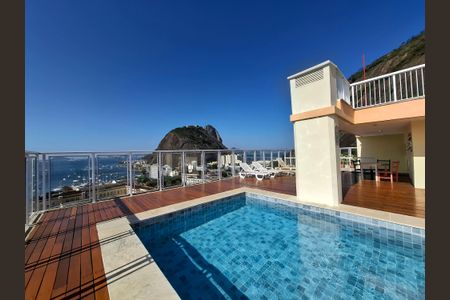 Apartamento à venda com 136m², 3 quartos e 1 vaga Apartamento à venda com 136m², 3 quartos e 1 vagaÁrea comum - Piscina