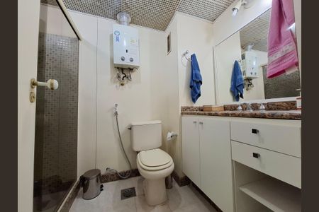 Apartamento à venda com 136m², 3 quartos e 1 vaga Apartamento à venda com 136m², 3 quartos e 1 vagaBanheiro da suíte