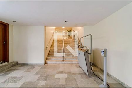 Apartamento à venda com 147m², 4 quartos e 2 vagas Apartamento à venda com 147m², 4 quartos e 2 vagasHall de entrada