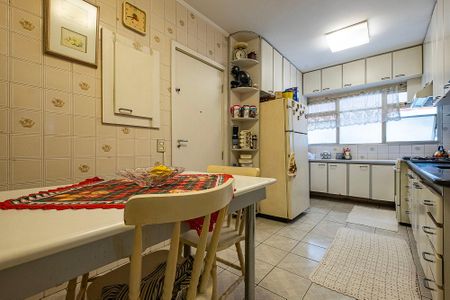 Apartamento à venda com 147m², 4 quartos e 2 vagas Apartamento à venda com 147m², 4 quartos e 2 vagasCozinha