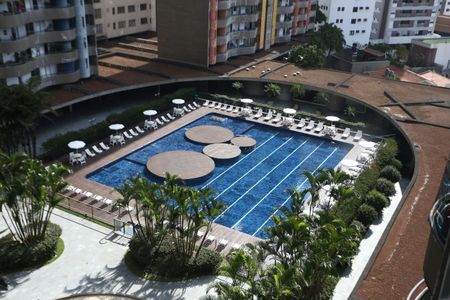 Apartamento à venda com 200m², 4 quartos e 2 vagas Apartamento à venda com 200m², 4 quartos e 2 vagasÁrea comum - Piscina