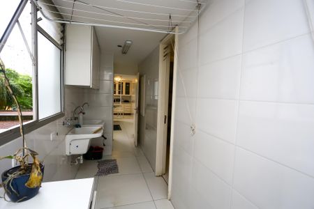 Apartamento à venda com 200m², 4 quartos e 2 vagas Apartamento à venda com 200m², 4 quartos e 2 vagasÁrea de Serviço