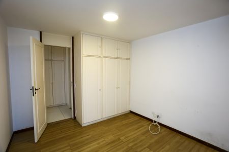Apartamento à venda com 200m², 4 quartos e 2 vagas Apartamento à venda com 200m², 4 quartos e 2 vagasSuíte 3