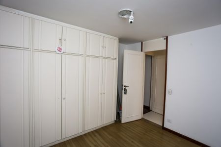Apartamento à venda com 200m², 4 quartos e 2 vagas Apartamento à venda com 200m², 4 quartos e 2 vagasSuíte 1