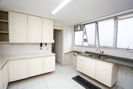 Apartamento à venda com 200m², 4 quartos e 2 vagas Apartamento à venda com 200m², 4 quartos e 2 vagasCozinha