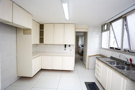 Apartamento à venda com 200m², 4 quartos e 2 vagas Apartamento à venda com 200m², 4 quartos e 2 vagasCozinha