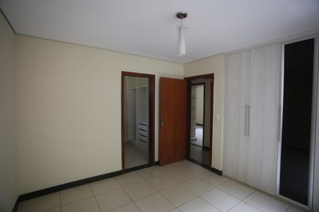 Casa para alugar com 384m², 5 quartos e 5 vagasSuíte