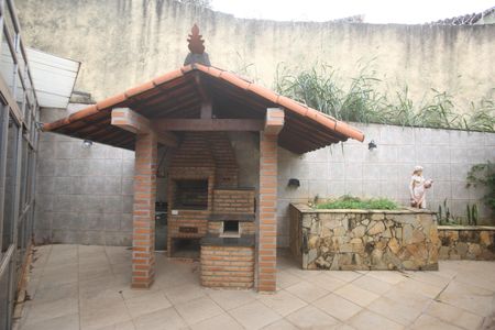 Casa para alugar com 384m², 5 quartos e 5 vagasQuintal