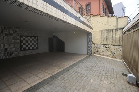 Casa para alugar com 384m², 5 quartos e 5 vagasQuintal