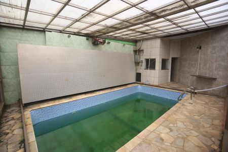 Casa para alugar com 384m², 5 quartos e 5 vagasQuintal