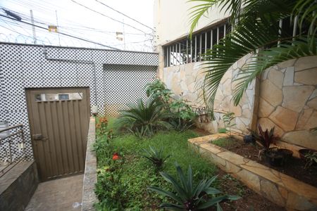 Casa para alugar com 384m², 5 quartos e 5 vagasQuintal