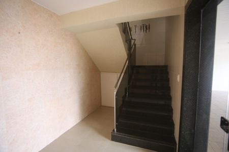 Casa para alugar com 384m², 5 quartos e 5 vagasEscada