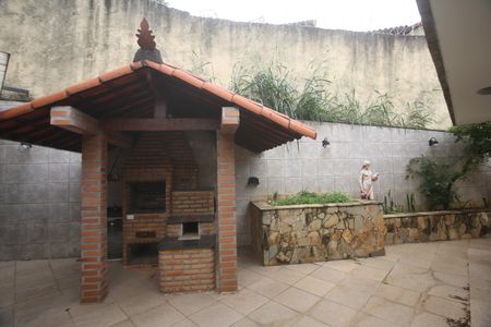 Casa para alugar com 384m², 5 quartos e 5 vagasQuintal