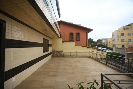 Casa para alugar com 384m², 5 quartos e 5 vagasVaranda