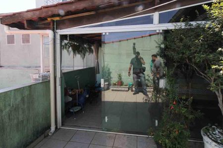 Casa à venda com 196m², 4 quartos e 4 vagas Casa à venda com 196m², 4 quartos e 4 vagasTerraço