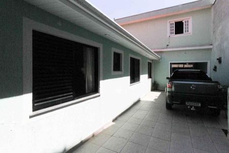 Casa à venda com 196m², 4 quartos e 4 vagas Casa à venda com 196m², 4 quartos e 4 vagasGaragem