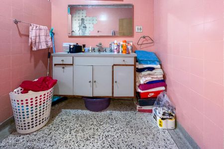 Casa à venda com 182m², 5 quartos e 4 vagas Casa à venda com 182m², 5 quartos e 4 vagasBanheiro