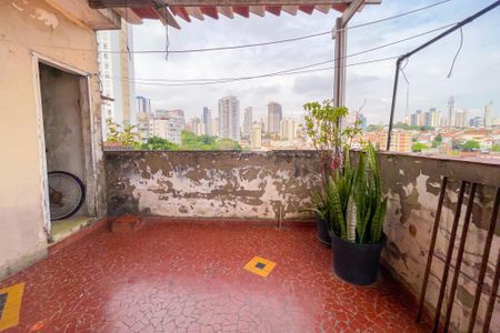 Casa à venda com 182m², 5 quartos e 4 vagas Casa à venda com 182m², 5 quartos e 4 vagasVaranda