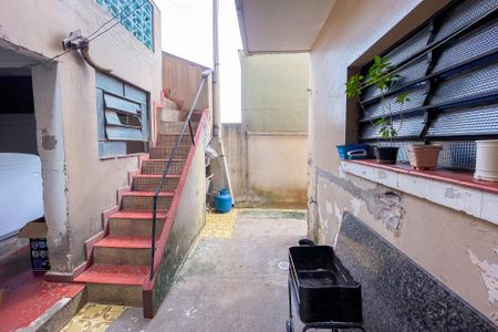 Casa à venda com 182m², 5 quartos e 4 vagas Casa à venda com 182m², 5 quartos e 4 vagasQuintal