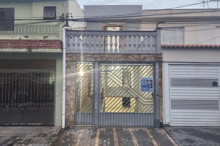 Casa à venda com 113m², 2 quartos e 3 vagas Casa à venda com 113m², 2 quartos e 3 vagasFachada