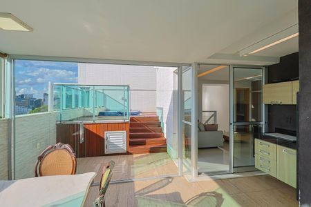 Apartamento à venda com 142m², 2 quartos e 3 vagas Apartamento à venda com 142m², 2 quartos e 3 vagasCobertura