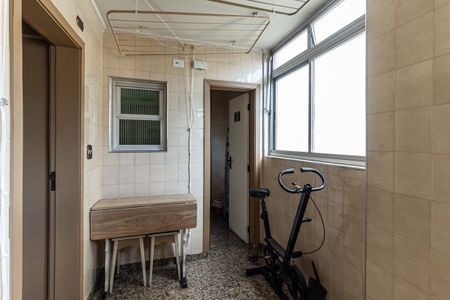 Apartamento à venda com 220m², 4 quartos e 1 vagaÁrea de Serviço