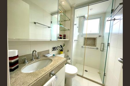 Apartamento à venda com 186m², 3 quartos e 5 vagasBanheiro da Suíte 2