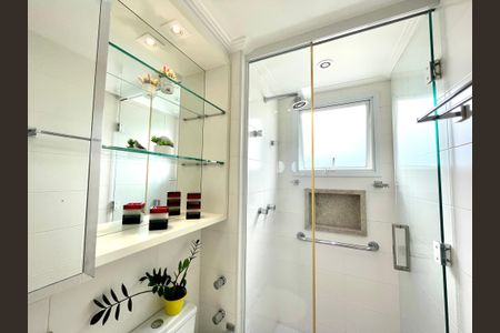 Apartamento à venda com 186m², 3 quartos e 5 vagasBanheiro da Suíte 2