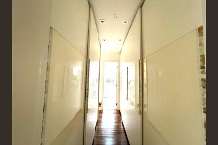 Apartamento à venda com 186m², 3 quartos e 5 vagasCloset